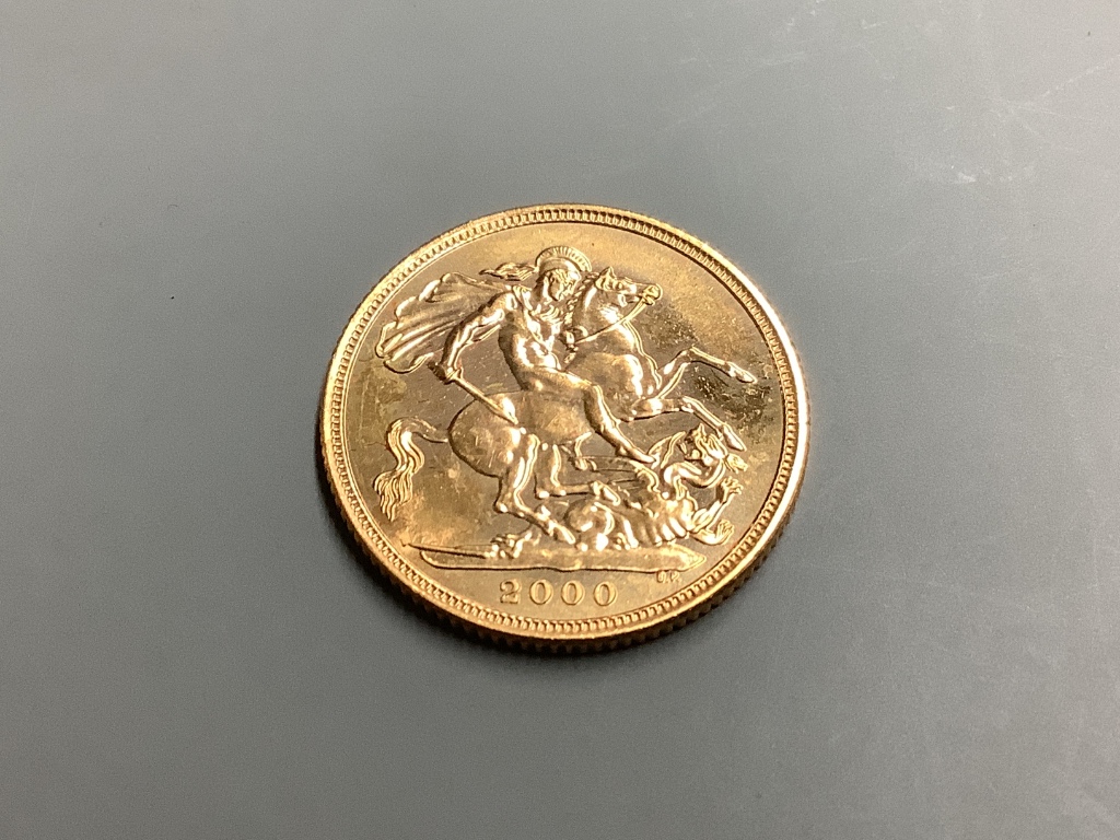 An Elizabeth II gold sovereign, 2000, boxed.